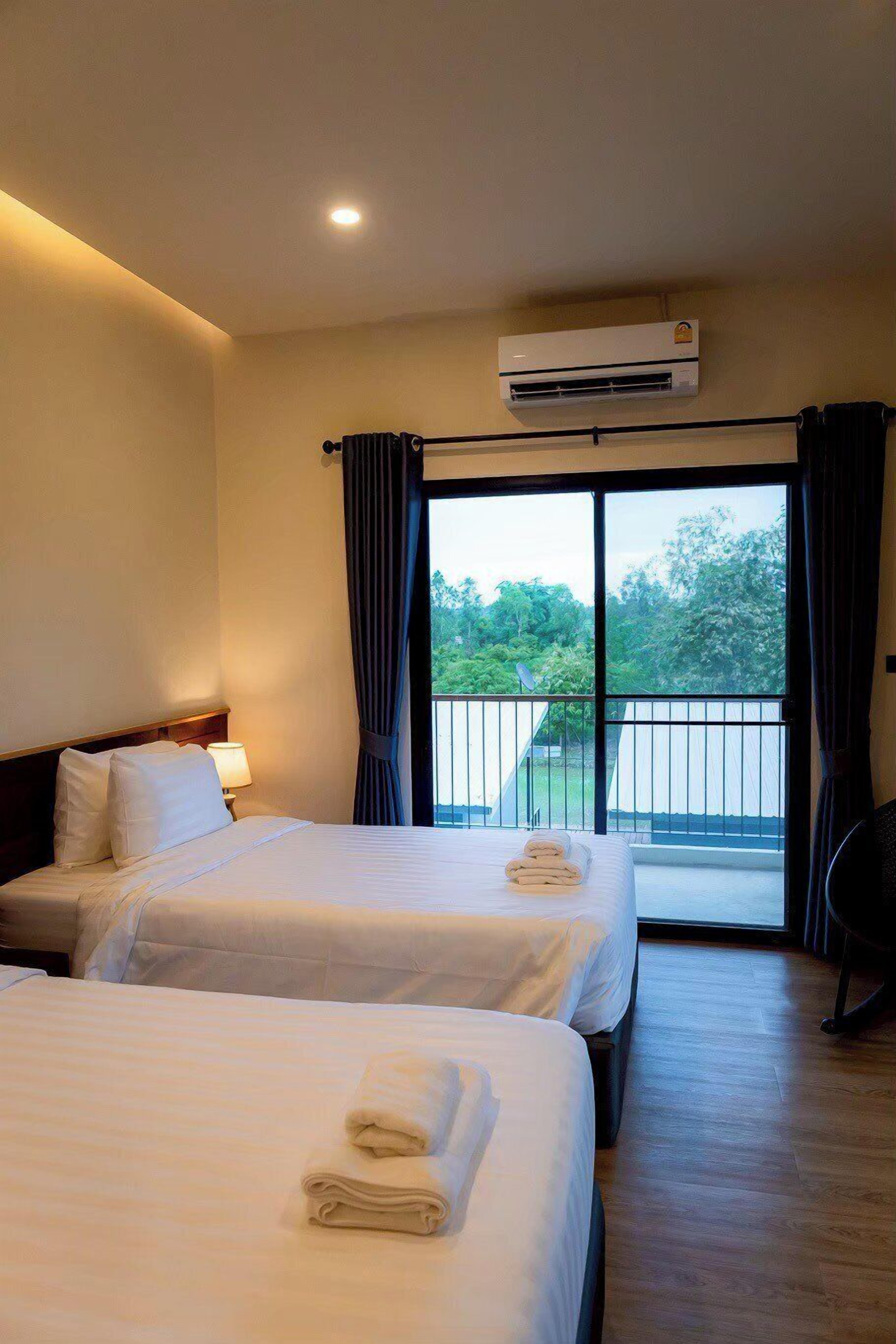 Free WiFi, bed sheets