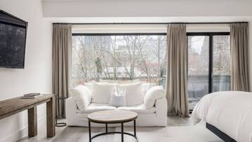 3 bedrooms, desk, iron/ironing board, WiFi