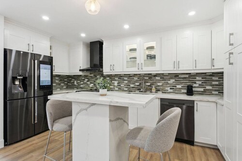 Urban Nest Home 4bed 4bath | Parking | Baby Crib