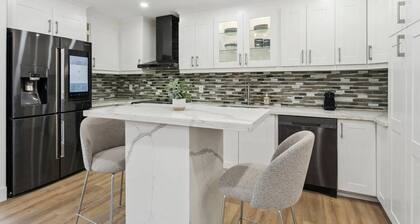 Urban Nest Home 4bed 4bath | Parking | Baby Crib