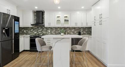 Urban Nest Home 4bed 4bath | Parking | Baby Crib