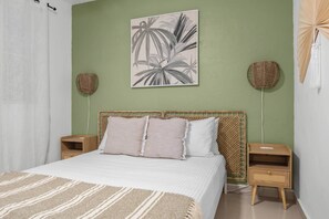 Fer et planche à repasser, literie fournie