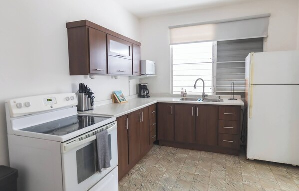 Fridge, microwave, oven, stovetop