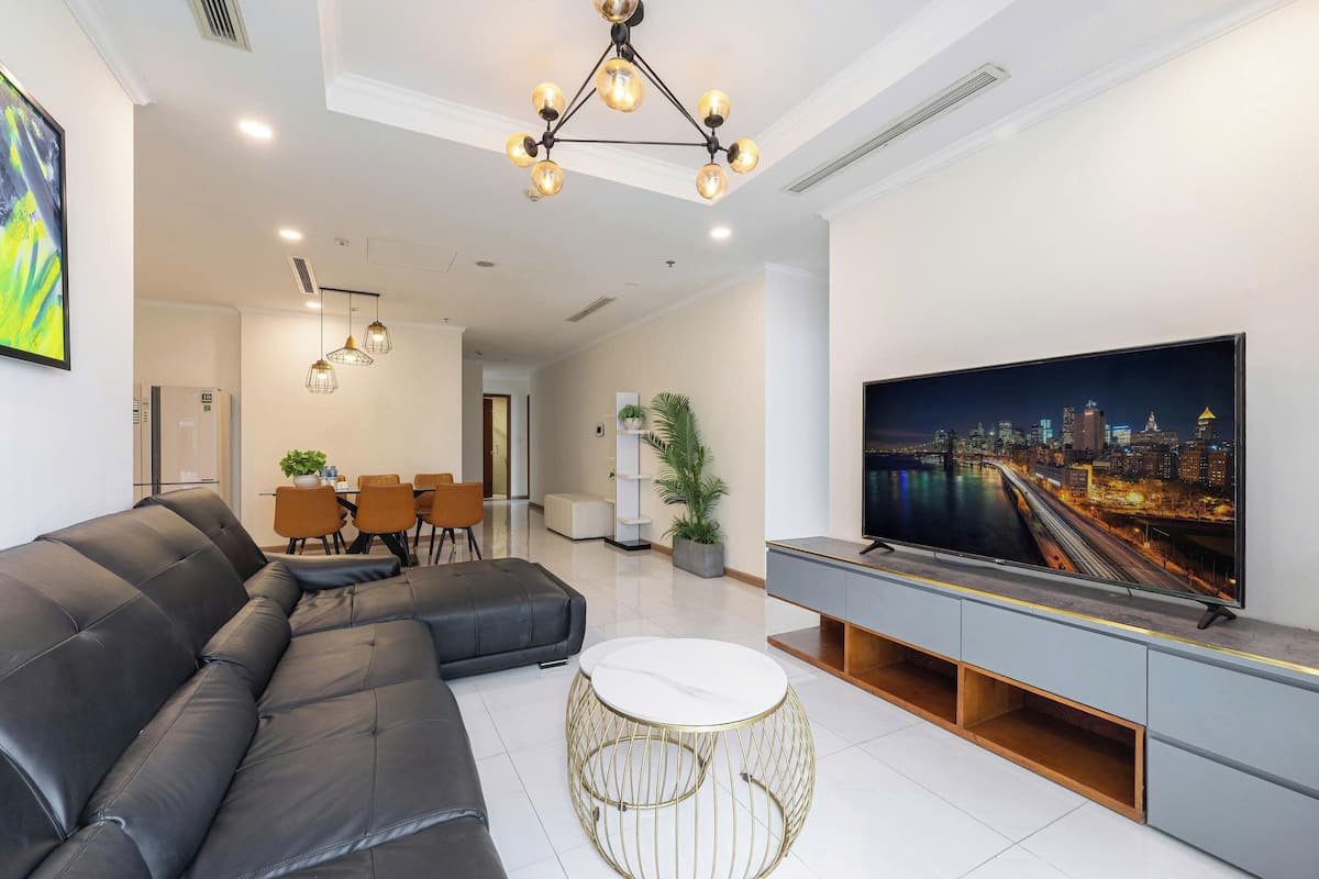 Superior Apartment, 4 Bedrooms, Ensuite, City View | Living area | 55-inch Smart TV with cable channels, offices