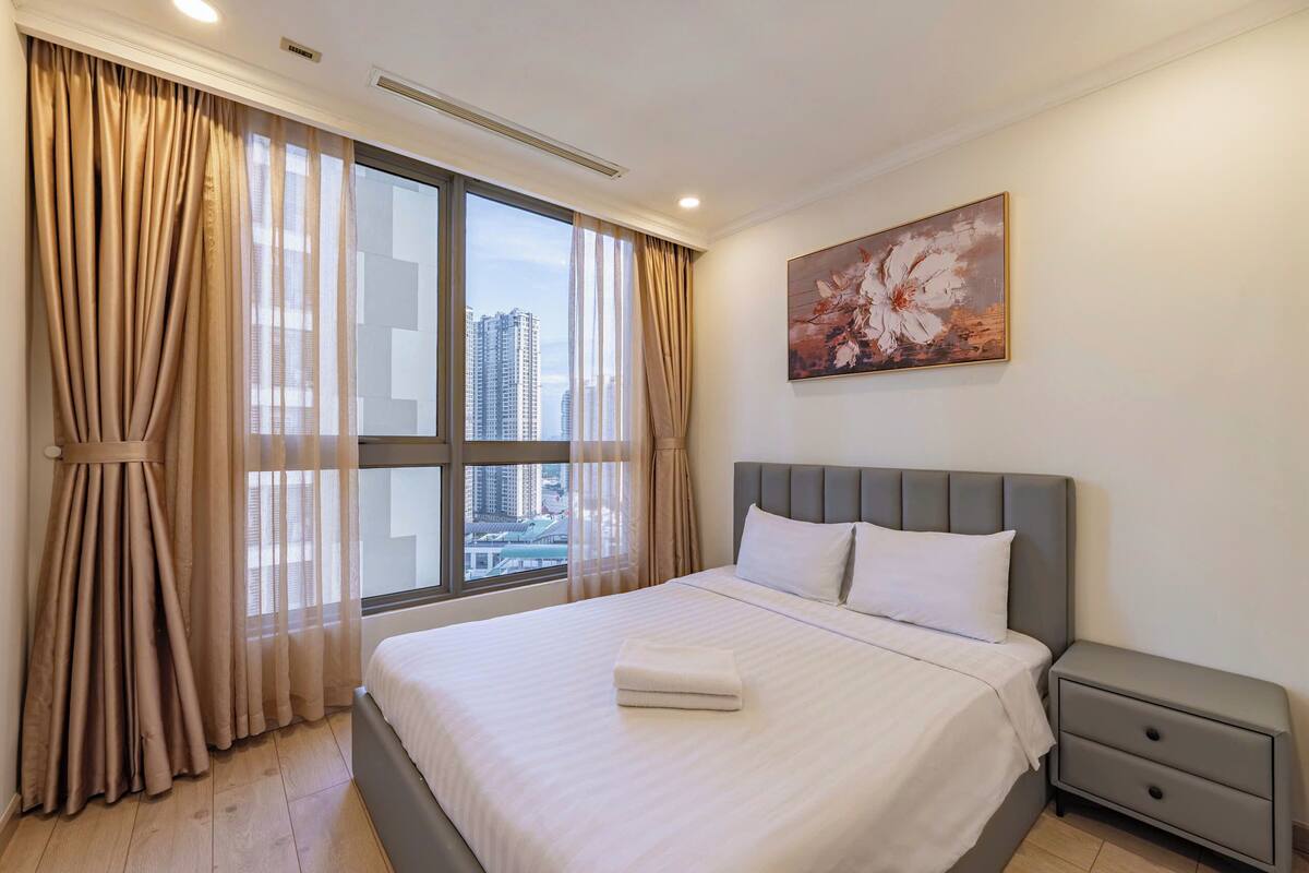 Premium bedding, Select Comfort beds, desk, laptop workspace