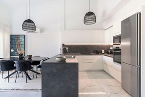 Fridge, oven, stovetop, dishwasher - 2BR Pefki Maisonette (Pefki)