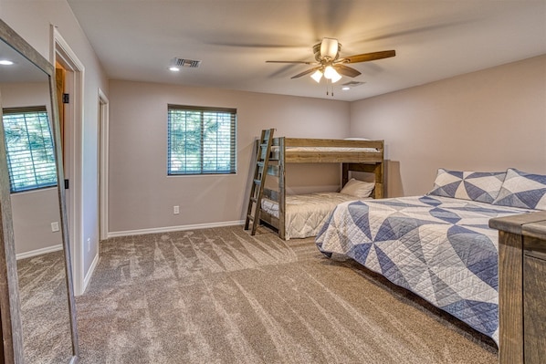 4 chambres, fer et planche à repasser, Wi-Fi gratuit, draps fournis