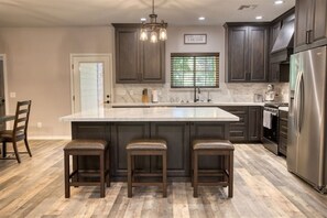 Fridge, microwave, oven, stovetop - Family Forest Retreat (Pinetop Country Club)