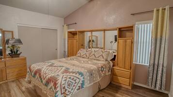 Iron/ironing board, bed sheets
