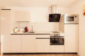 Comfort Apartment, City View | Private kitchen