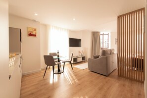 Comfort Apartment, City View | Living area