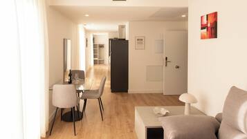 Apartamento Confort, vistas a la ciudad | Zona de estar