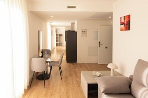 Comfort Apartment, City View | Living area