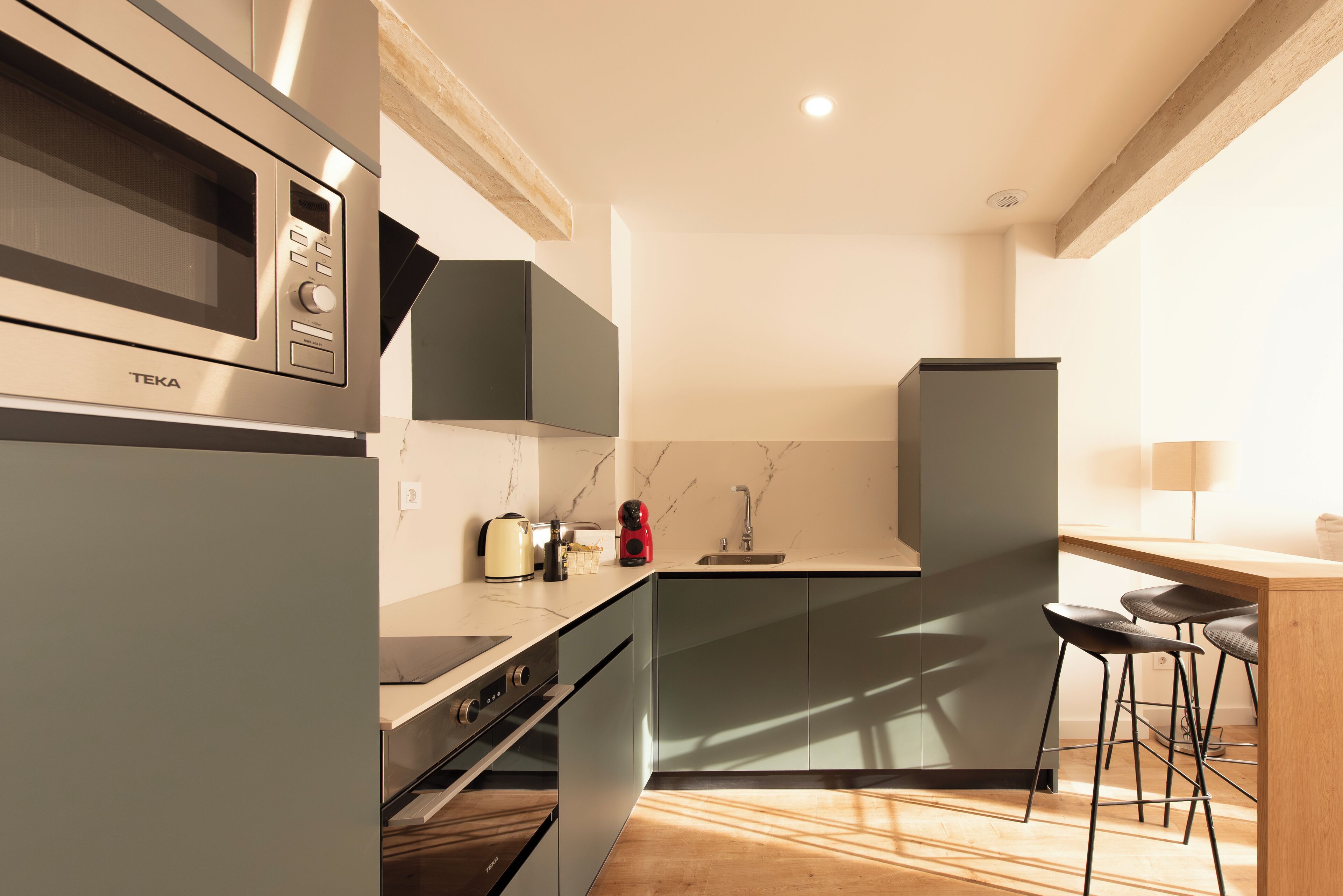 Comfort appartement, uitzicht op stad | Privékeuken | Een koelkast, een magnetron