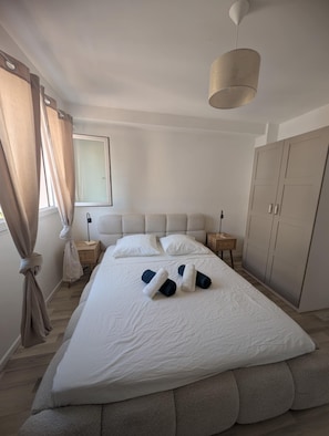 2 quartos, berço de viagem, Wi-Fi de cortesia, roupa de cama