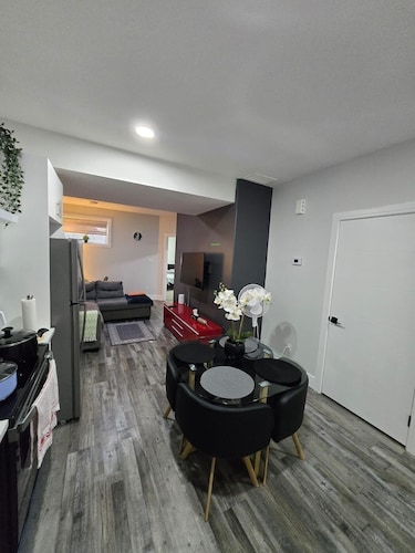 Stylish 2BD Basement Suite Close to WEM