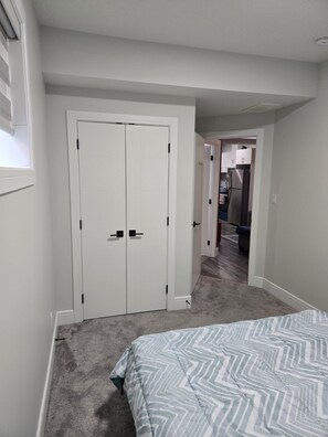 2 dormitorios, tabla de planchar con plancha, wifi y ropa de cama