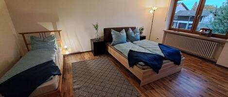 2 habitaciones, acceso a internet y ropa de cama