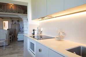 Microwave, dishwasher, coffee/tea maker, toaster
