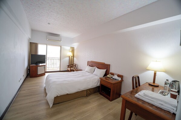 Basic Double Room | Desk, free WiFi - Glory hotel (Luodong)