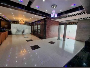 المنشأة من الداخل