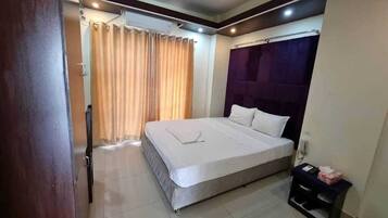 Deluxe Double Room, Balcony | Desk, free WiFi