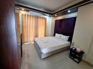 Deluxe Double Room, Balcony | Desk, free WiFi - Hotel The NAS Residence (Dhaka)
