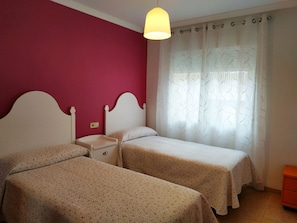 3 habitaciones, tabla de planchar con plancha y wifi gratis 