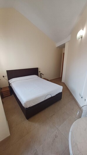 2 Schlafzimmer, Bügeleisen/Bügelbrett, Bettwäsche