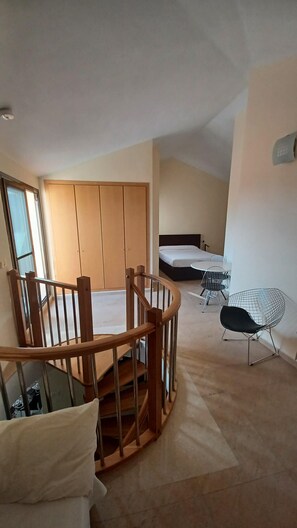 2 bedrooms, iron/ironing board, bed sheets