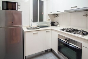 Micro-ondes, four, plaque de cuisson
