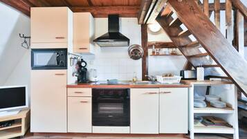 KylskÄp, mikrovÄgsugn, ugn och spishÀll