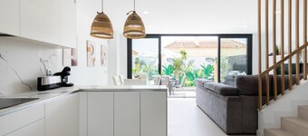 Luxury Townhouse with Infinity Pool & Ocean Views