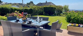 Sandve, spacious apartment, in quiet neighborhood. Sea view.