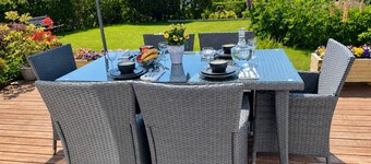 Sandve, spacious apartment, in quiet neighborhood. Sea view.