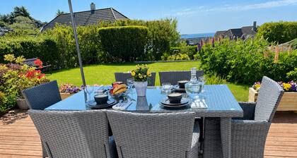 Sandve, spacious apartment, in quiet neighborhood. Sea view.