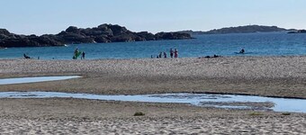 Sandve, spacious apartment, in quiet neighborhood. Sea view.