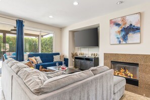 Smart TV, fireplace