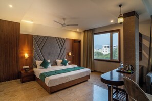 Familie studio suite, uitzicht op de stad | Een strijkplank/strijkijzer, gratis wifi, beddengoed