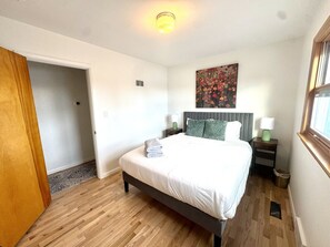 4 habitaciones, tabla de planchar con plancha, wifi y ropa de cama 