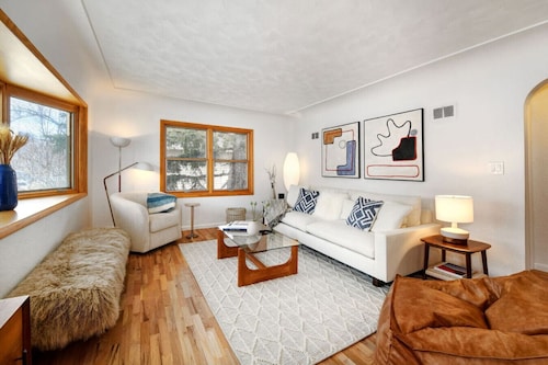 5 min drive to CU/Pearl - Best Neighborhood