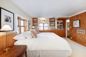 3 habitaciones, tabla de planchar con plancha, wifi y ropa de cama 