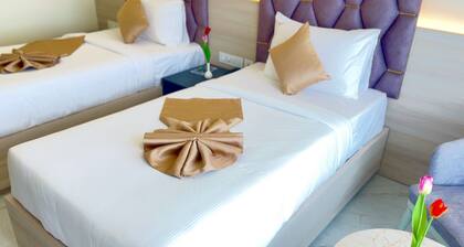 TOWN SQUARE SUITES