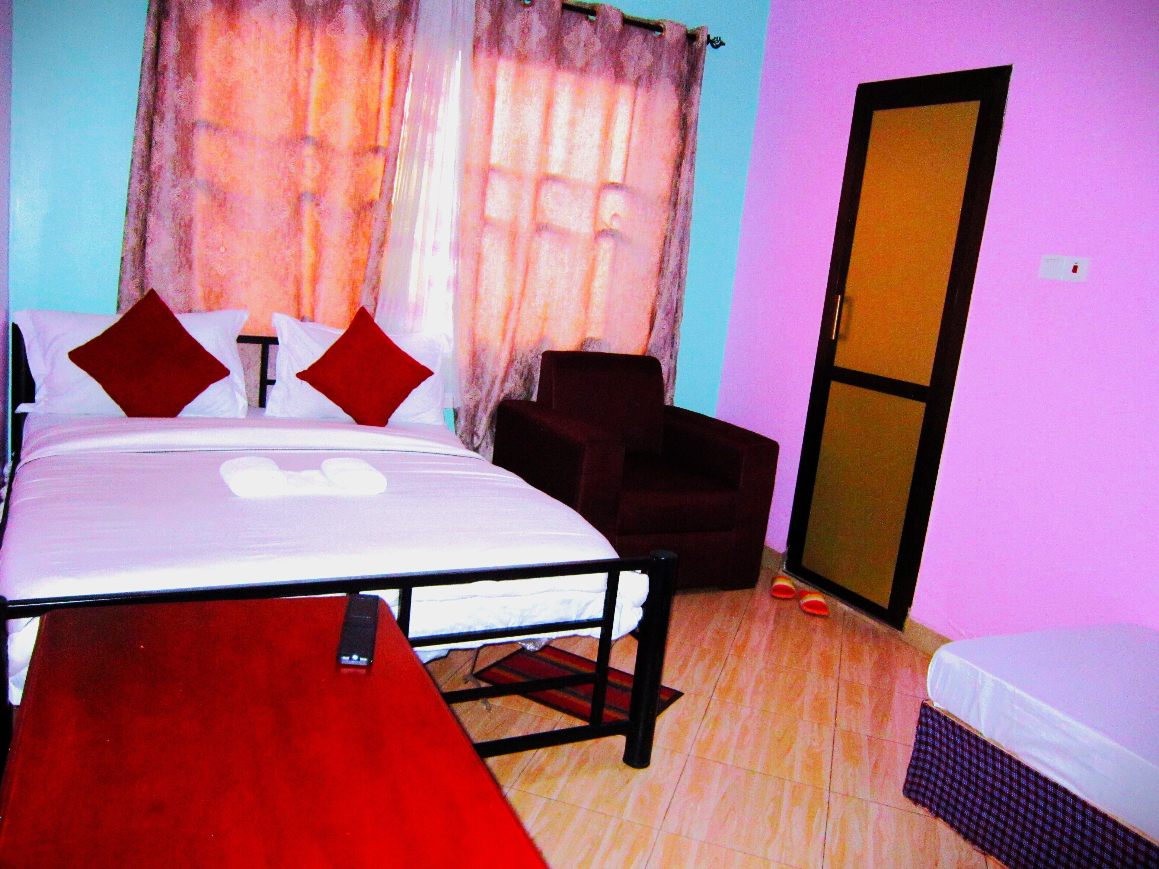 In-room safe, soundproofing, iron/ironing board, free WiFi