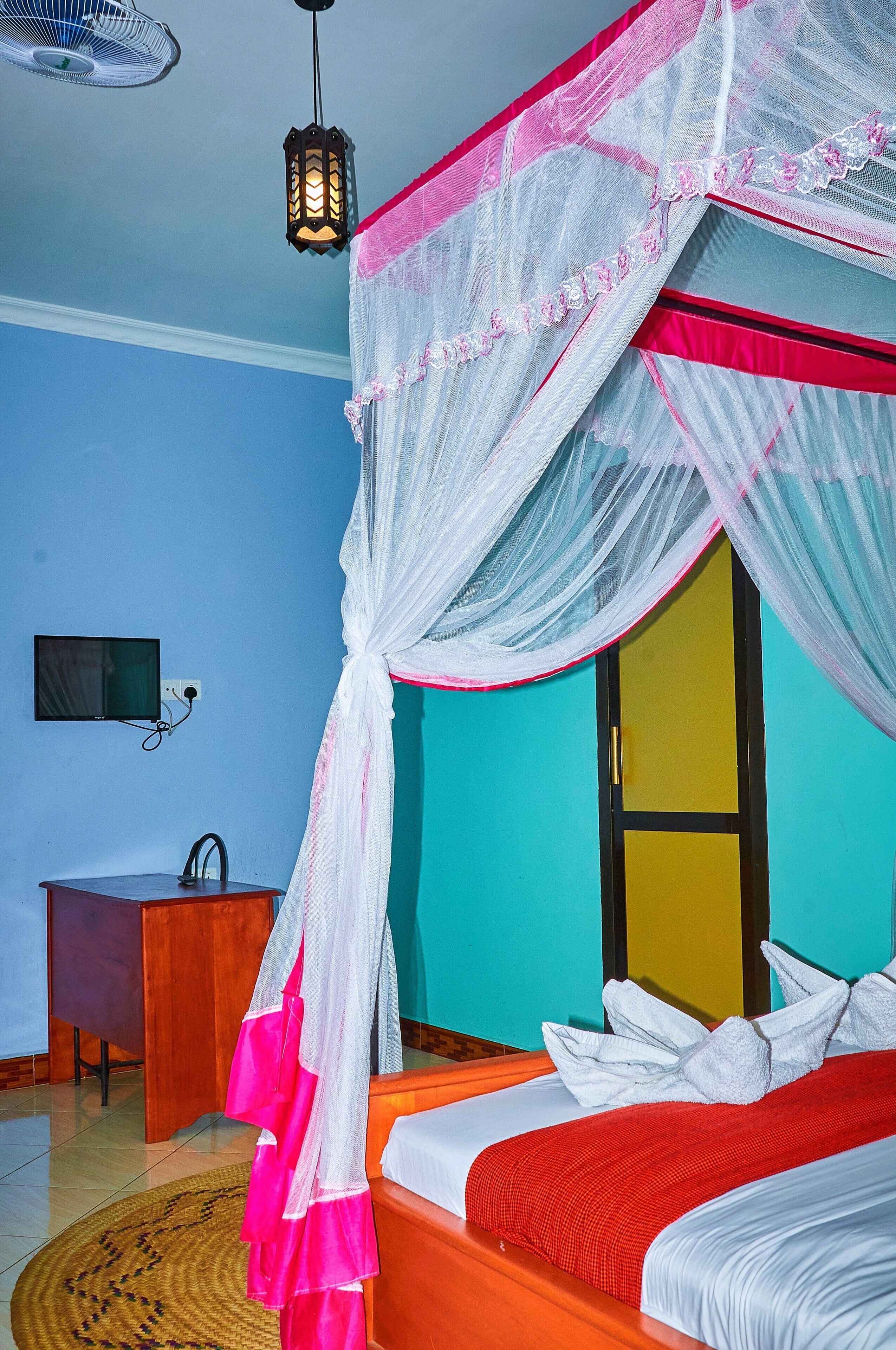 In-room safe, soundproofing, iron/ironing board, free WiFi