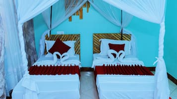 In-room safe, soundproofing, iron/ironing board, free WiFi
