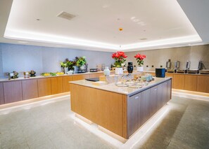 Free daily buffet breakfast