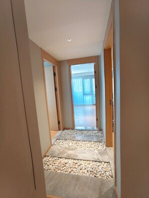 Luxury Suite, Balcony, City View | Premium bedding, free minibar, free WiFi, bed sheets - BANGKOK ORIENTAL HOTEL (Bangkok)