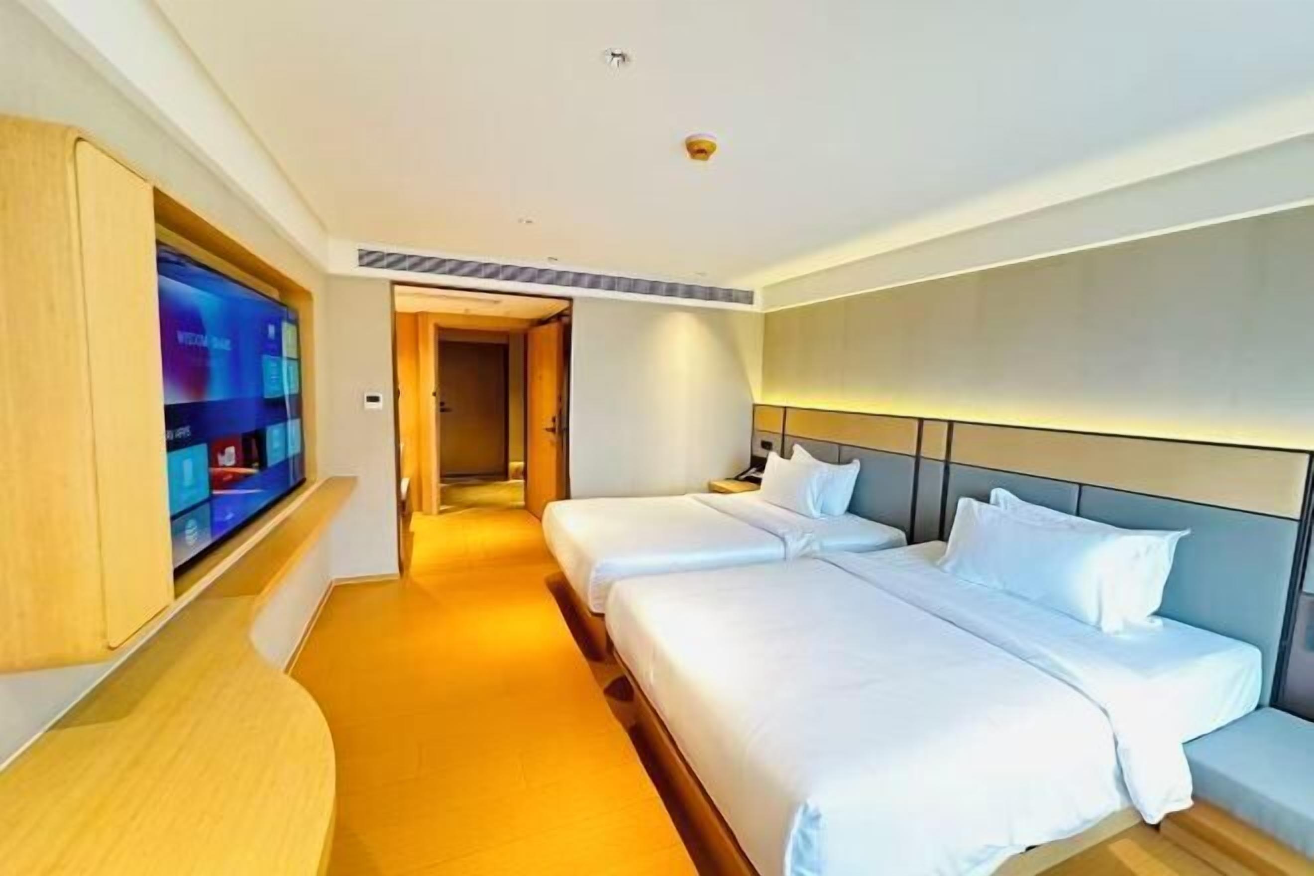 Premium bedding, free minibar, free WiFi, bed sheets