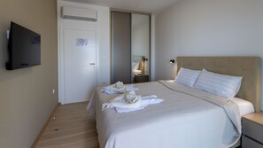 5 bedrooms, iron/ironing board, free WiFi, bed sheets